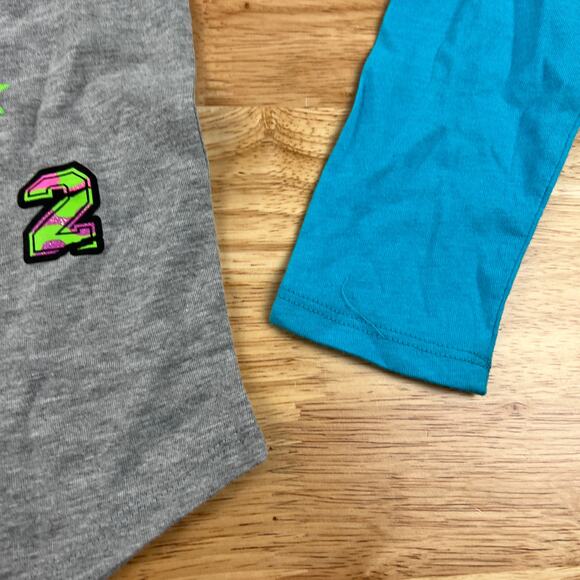 Disney Zombies 2 Girls' Gray Long Sleeve Graphic T-Shirt - Size Medium - NWT - Picture 5 of 6